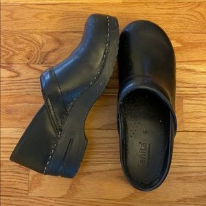 Sanita clogs. GREAT shape!!